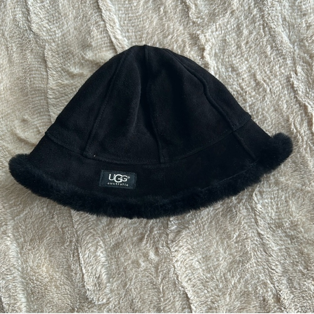 UGG womens Black fur bucket Hat